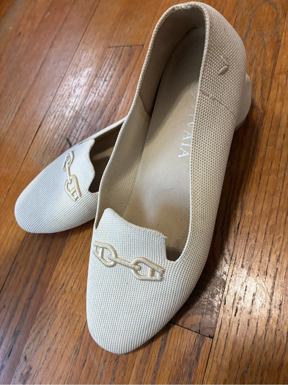 Vivaia Eillen Round-Toe Embroidered Flat Loafers size 10